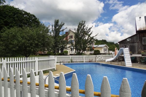INN AT BUCK HOLLOW FARM (Fairfax)
